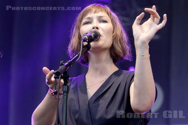 MINA TINDLE - 2015-06-25 - PARIS - Place de la Republique - 